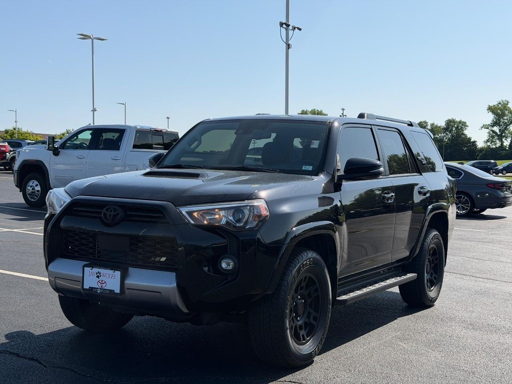 Toyota 4Runner Vehicle Full-screen Gallery Image 08