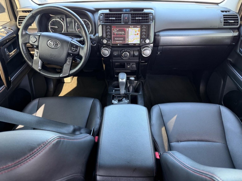 Toyota 4Runner Vehicle Full-screen Gallery Image 11