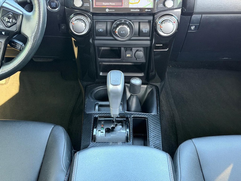 Toyota 4Runner Vehicle Full-screen Gallery Image 14