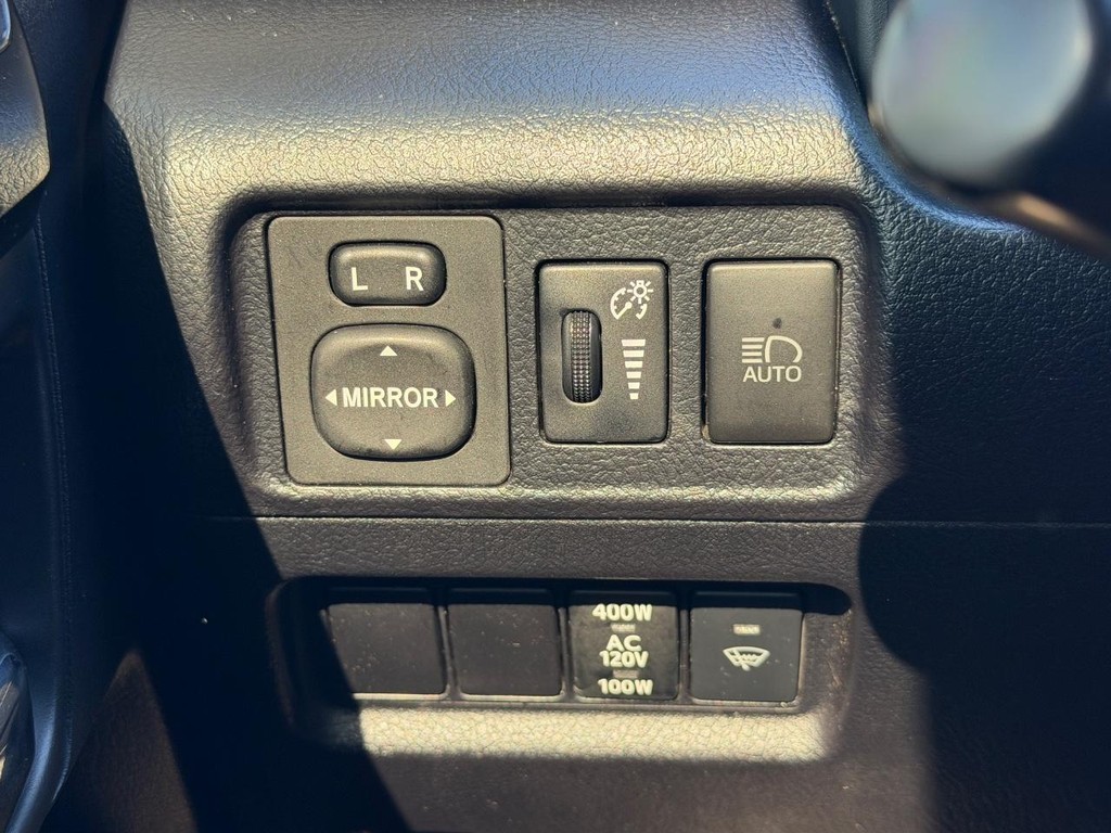 Toyota 4Runner Vehicle Full-screen Gallery Image 16