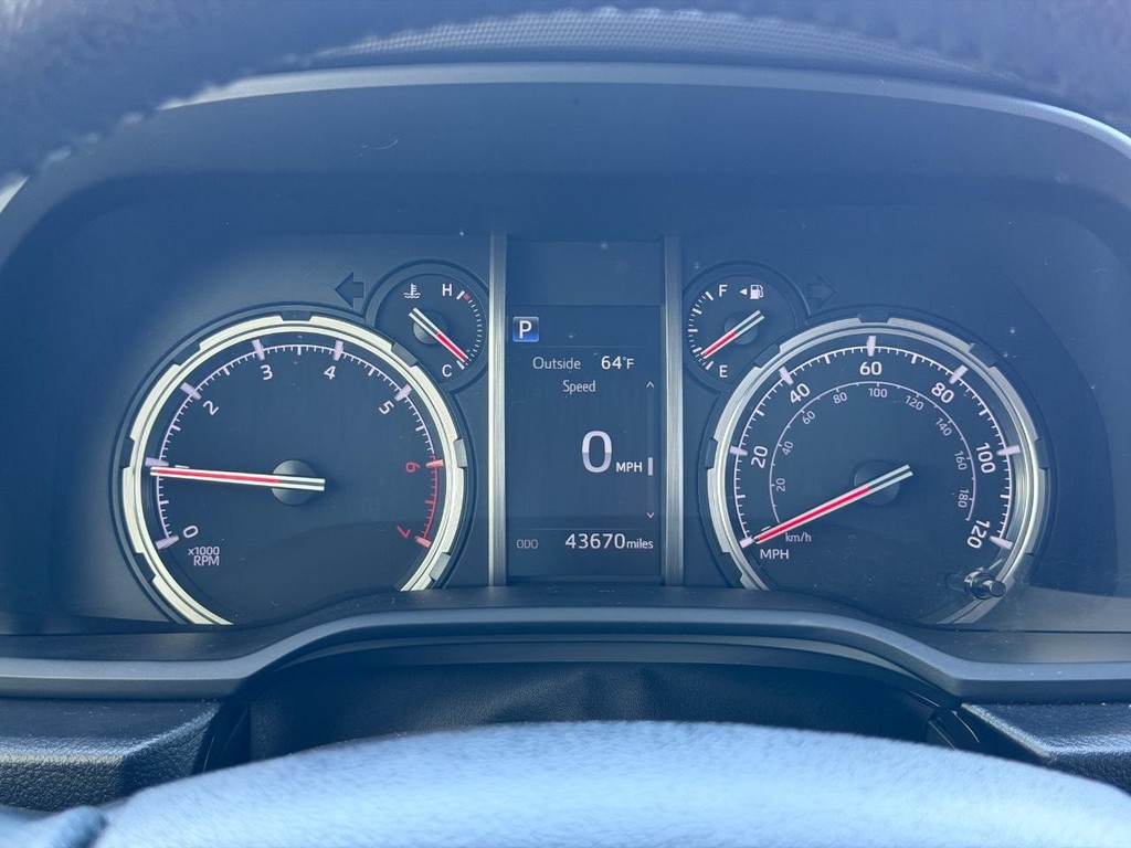 Toyota 4Runner Vehicle Full-screen Gallery Image 19