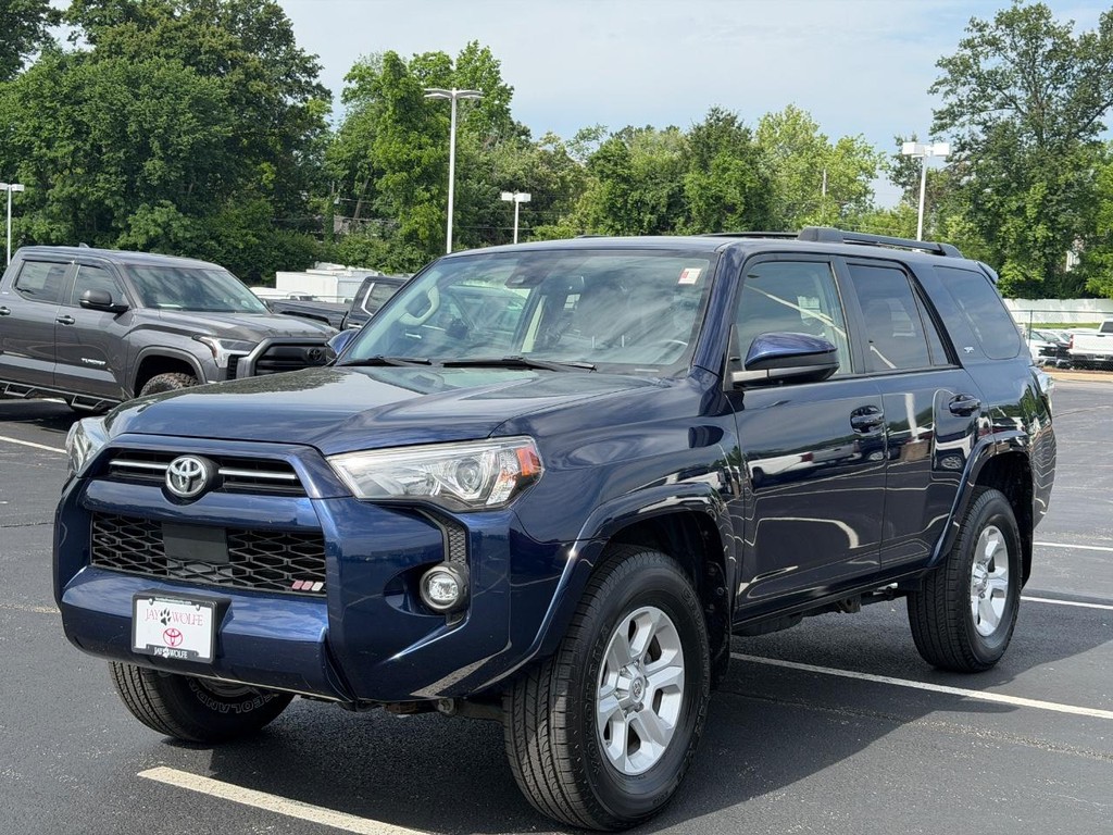Toyota 4Runner Vehicle Full-screen Gallery Image 08
