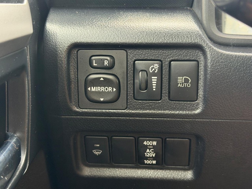 Toyota 4Runner Vehicle Full-screen Gallery Image 14
