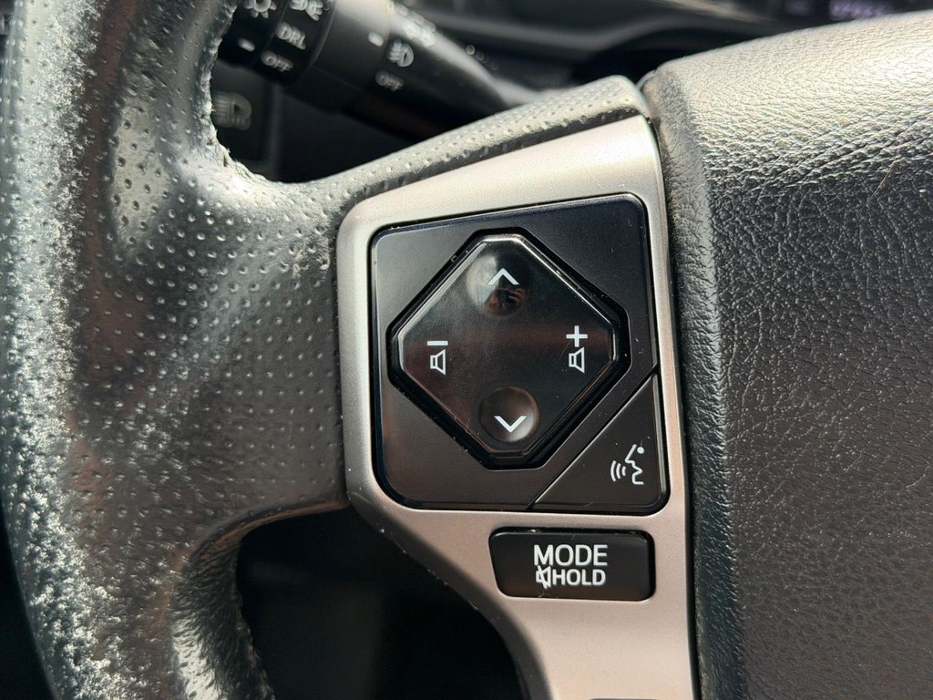 Toyota 4Runner Vehicle Full-screen Gallery Image 15