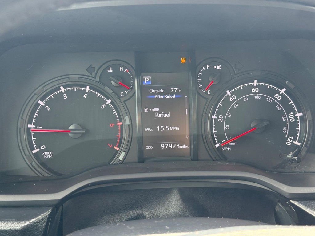 Toyota 4Runner Vehicle Full-screen Gallery Image 17