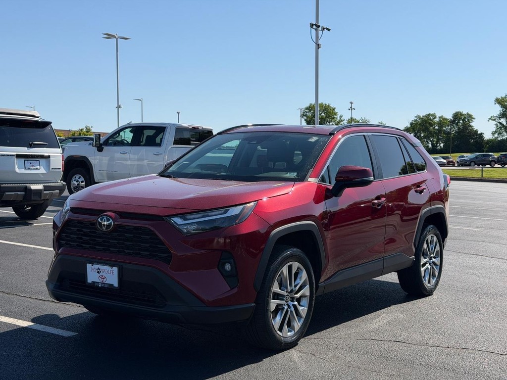 Toyota RAV4 Vehicle Full-screen Gallery Image 08