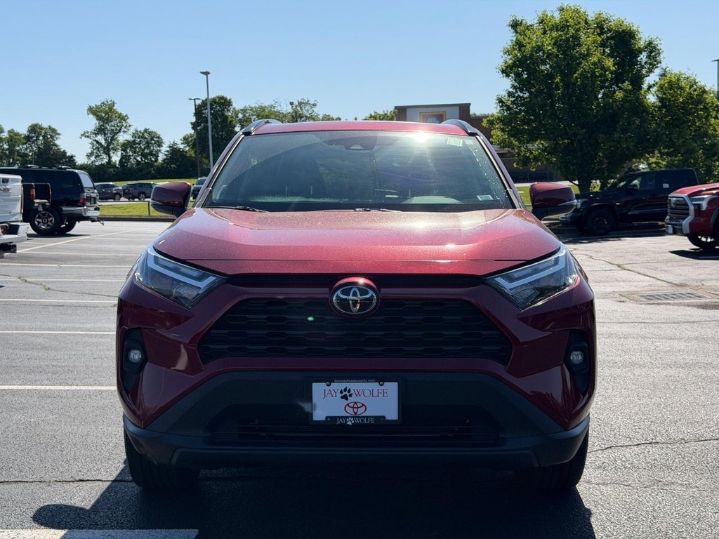 Toyota RAV4 Vehicle Full-screen Gallery Image 09