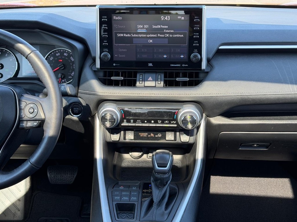 Toyota RAV4 Vehicle Full-screen Gallery Image 13