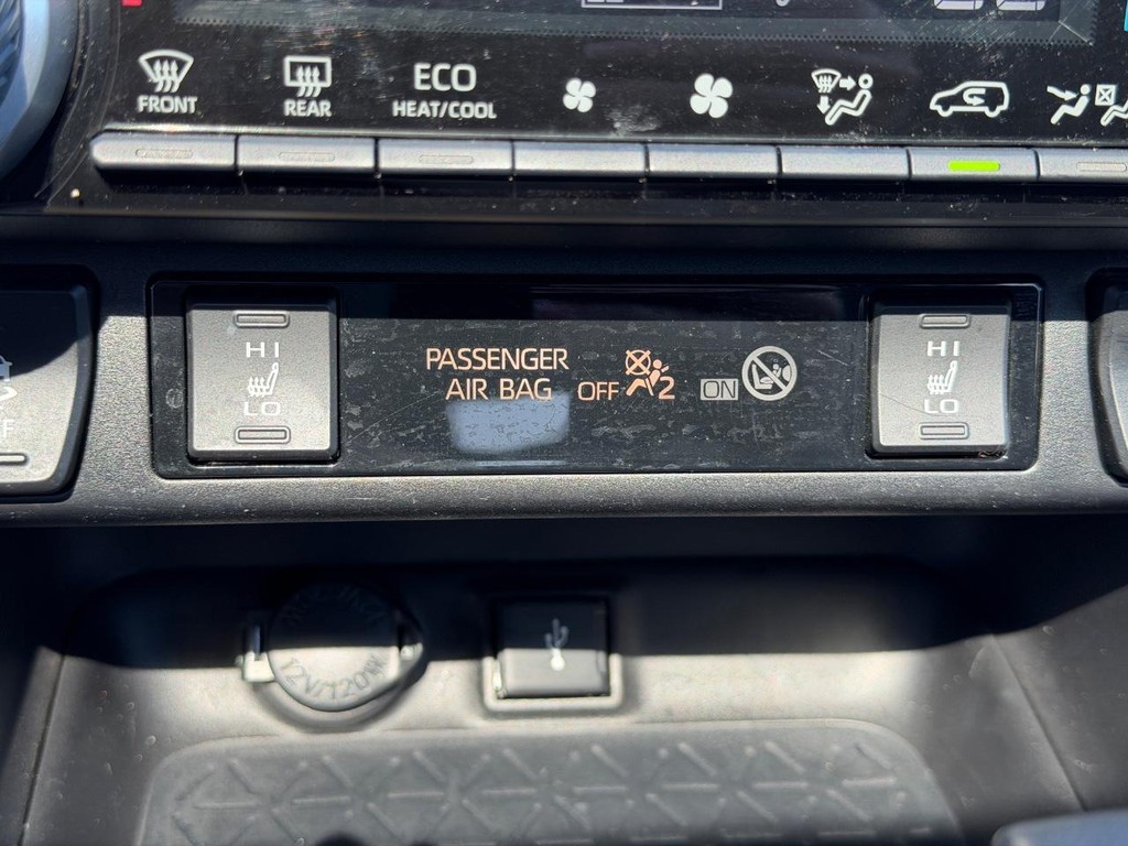 Toyota RAV4 Vehicle Full-screen Gallery Image 20
