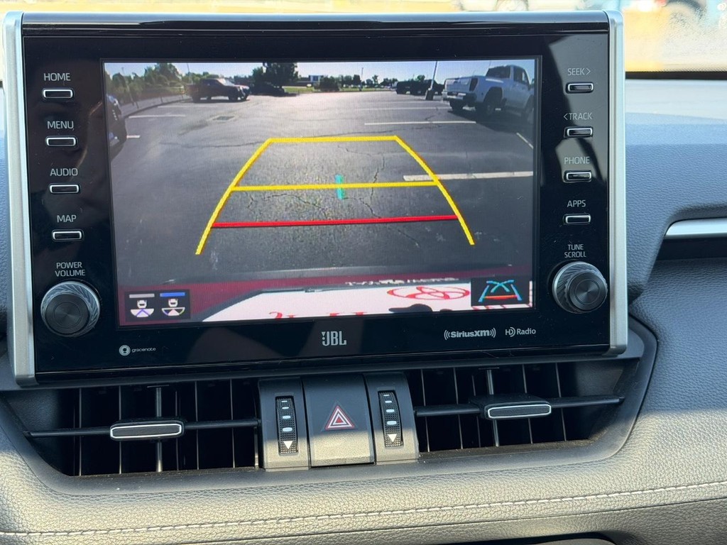 Toyota RAV4 Vehicle Full-screen Gallery Image 21