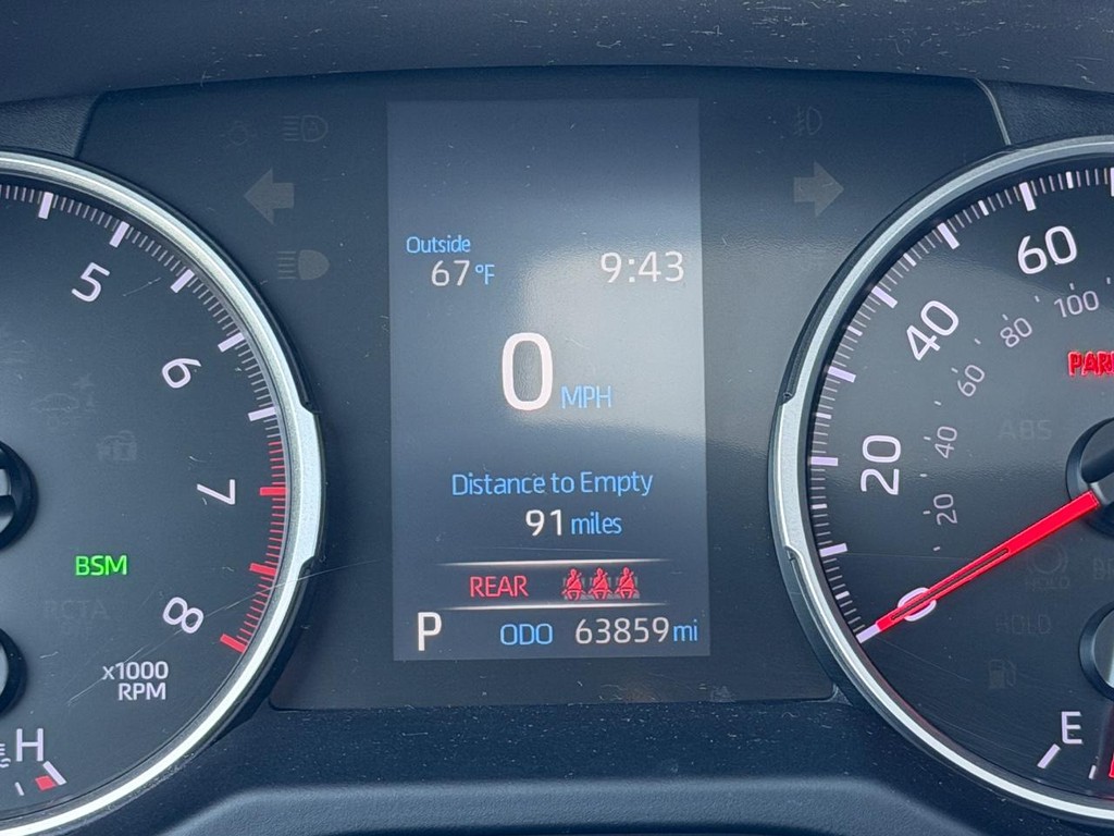 Toyota RAV4 Vehicle Full-screen Gallery Image 23