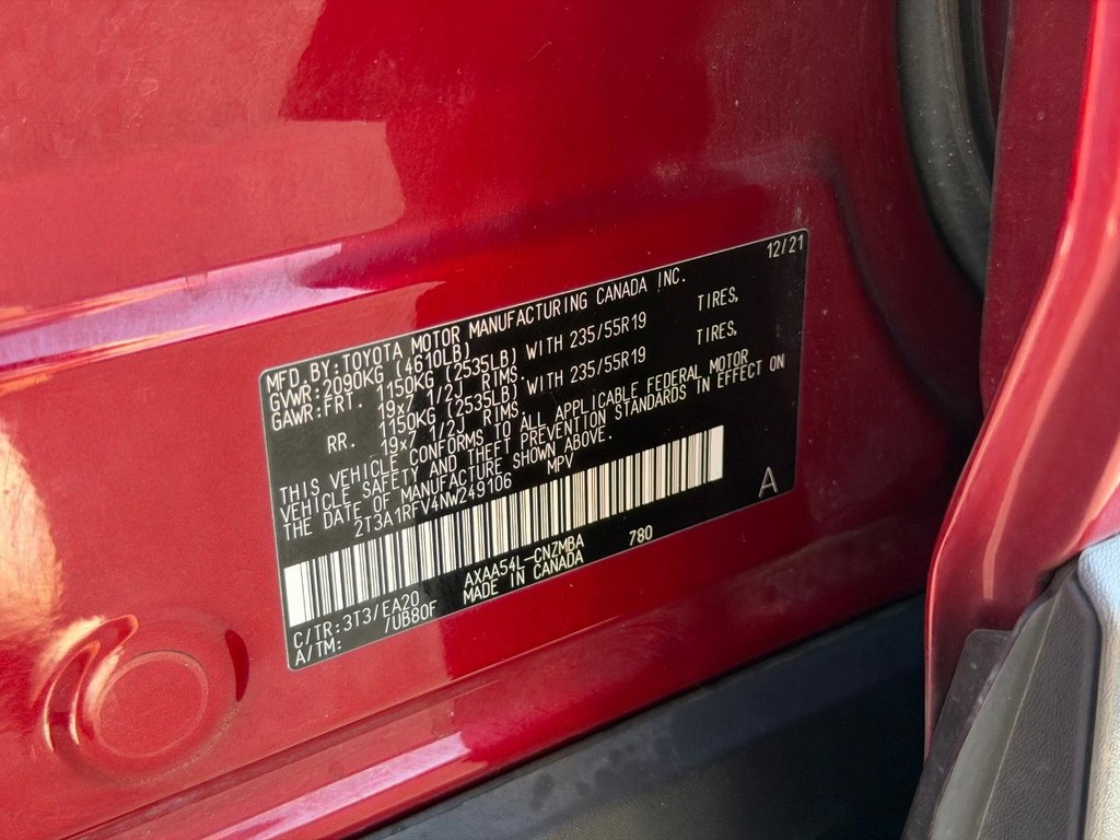 Toyota RAV4 Vehicle Full-screen Gallery Image 25
