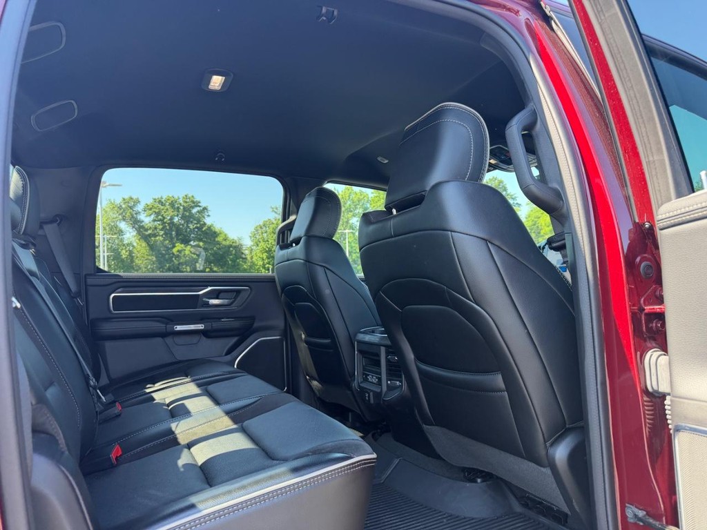 Ram 1500 Vehicle Full-screen Gallery Image 09