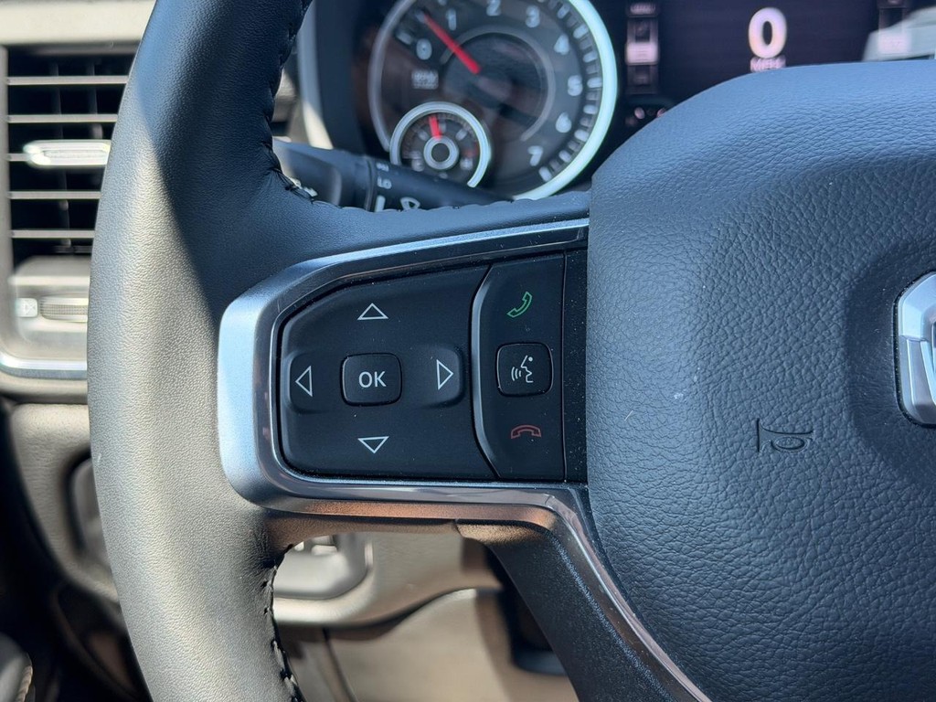 Ram 1500 Vehicle Full-screen Gallery Image 17