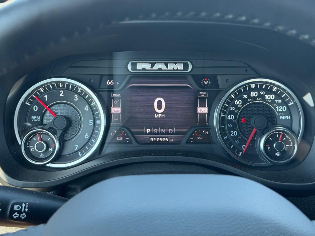 Ram 1500 Vehicle Full-screen Gallery Image 19