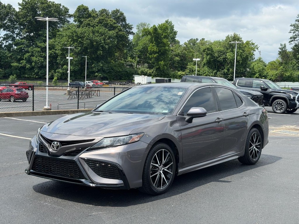 Toyota Camry Vehicle Full-screen Gallery Image 08