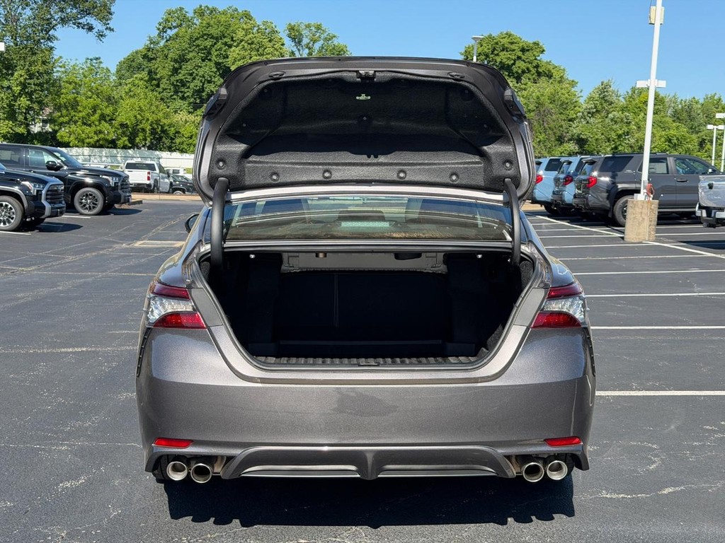 Toyota Camry Vehicle Full-screen Gallery Image 04