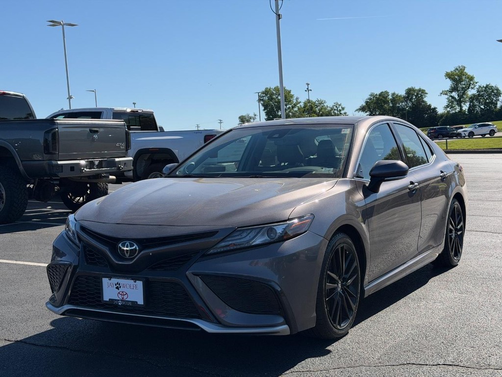 Toyota Camry Vehicle Full-screen Gallery Image 08