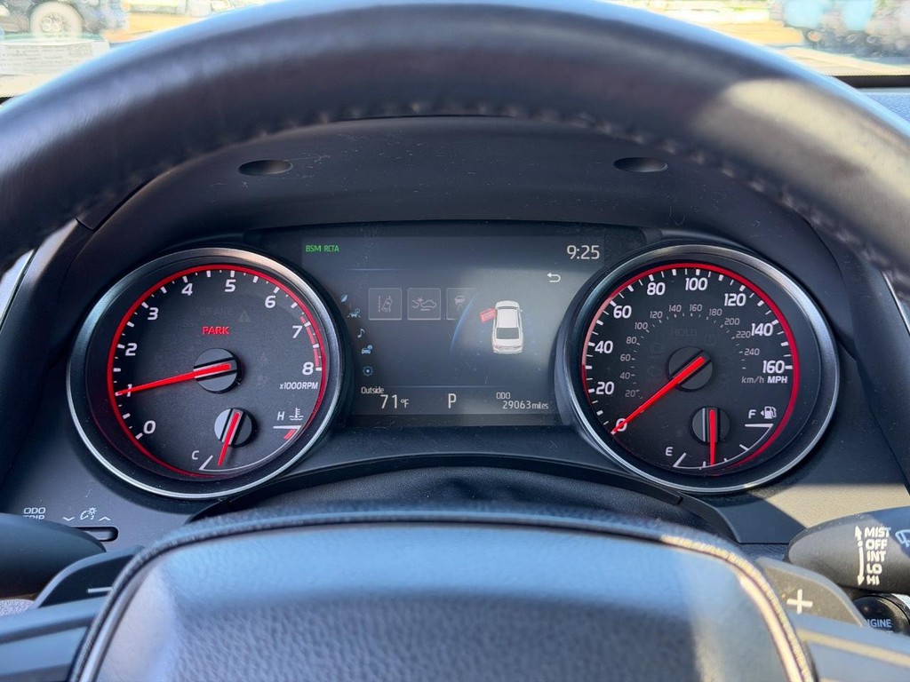 Toyota Camry Vehicle Full-screen Gallery Image 19