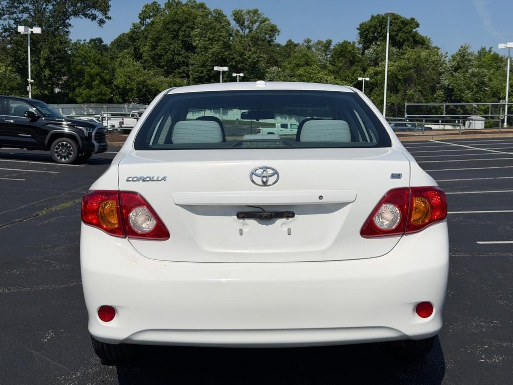 Toyota Corolla Vehicle Full-screen Gallery Image 05