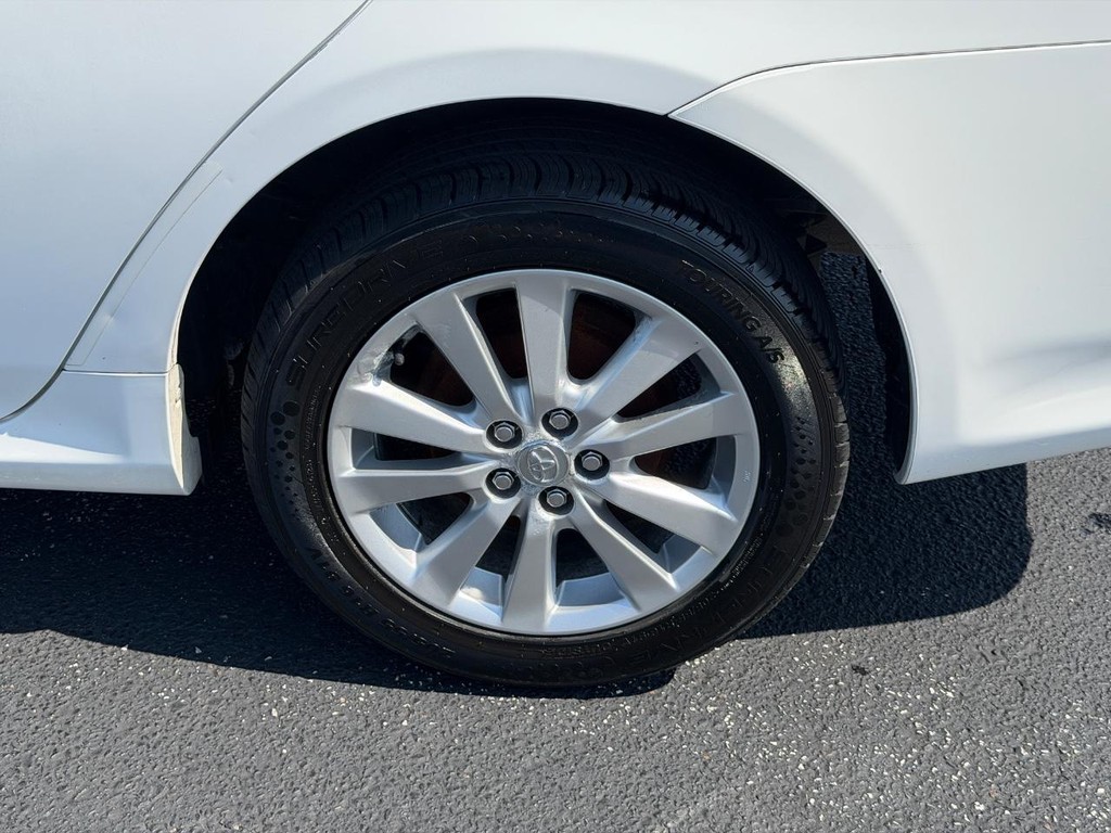 Toyota Corolla Vehicle Full-screen Gallery Image 07