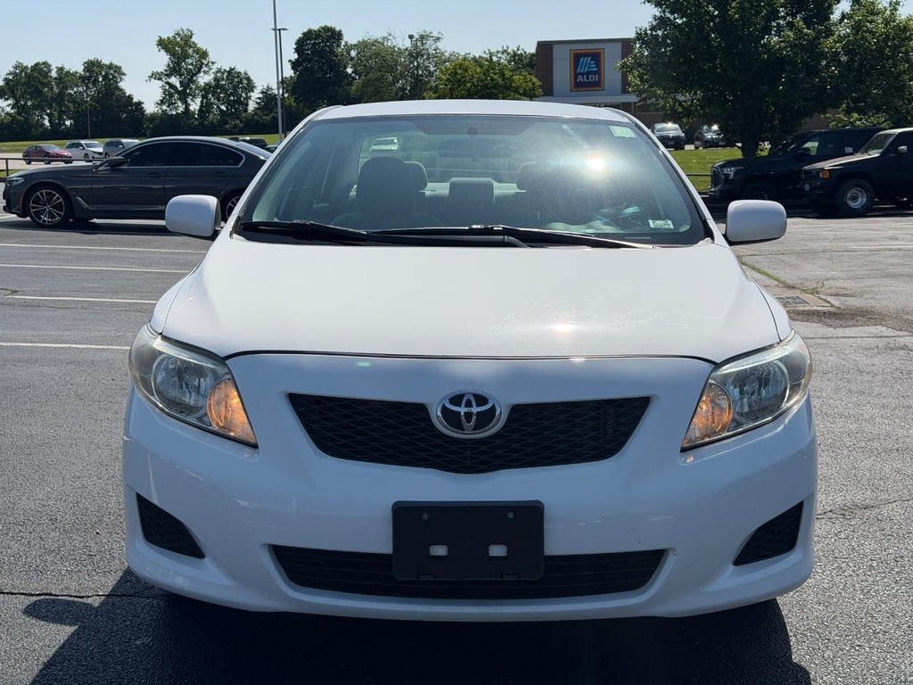 Toyota Corolla Vehicle Full-screen Gallery Image 09