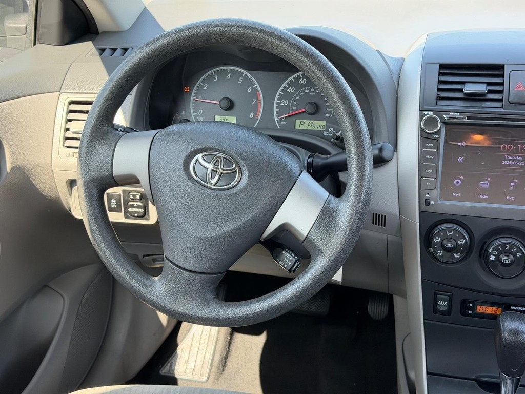 Toyota Corolla Vehicle Full-screen Gallery Image 12