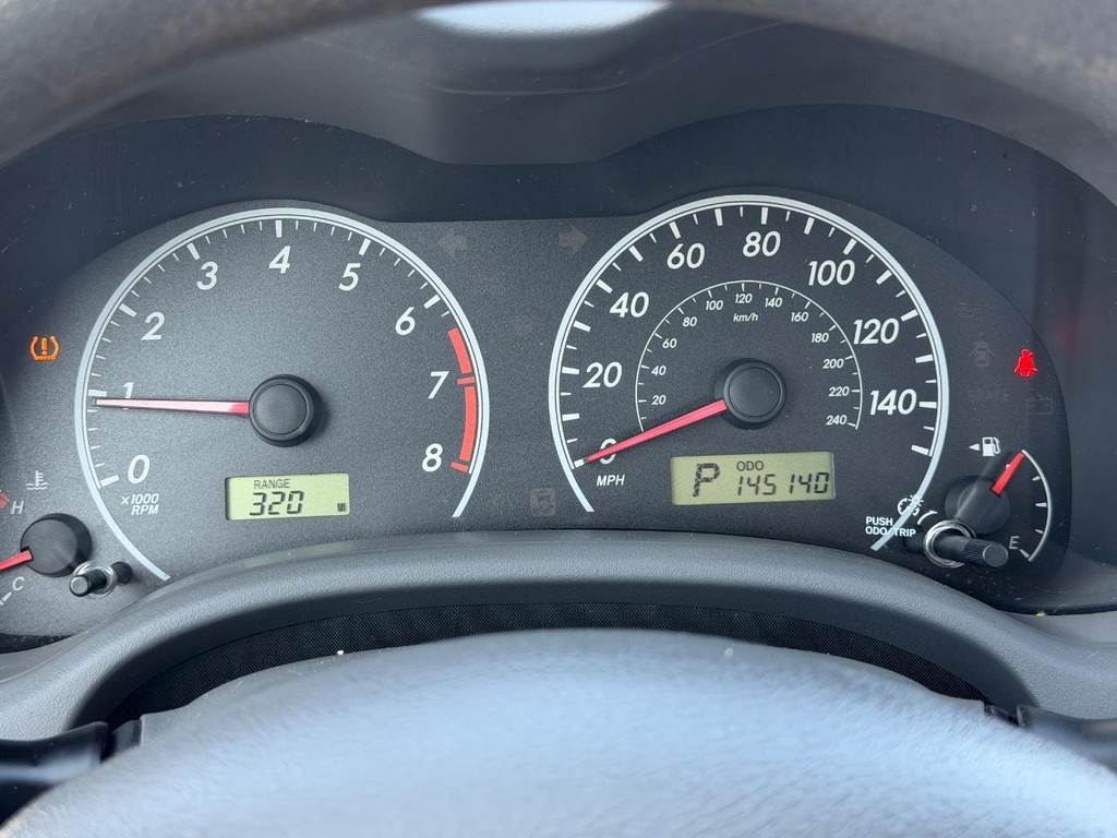 Toyota Corolla Vehicle Full-screen Gallery Image 16
