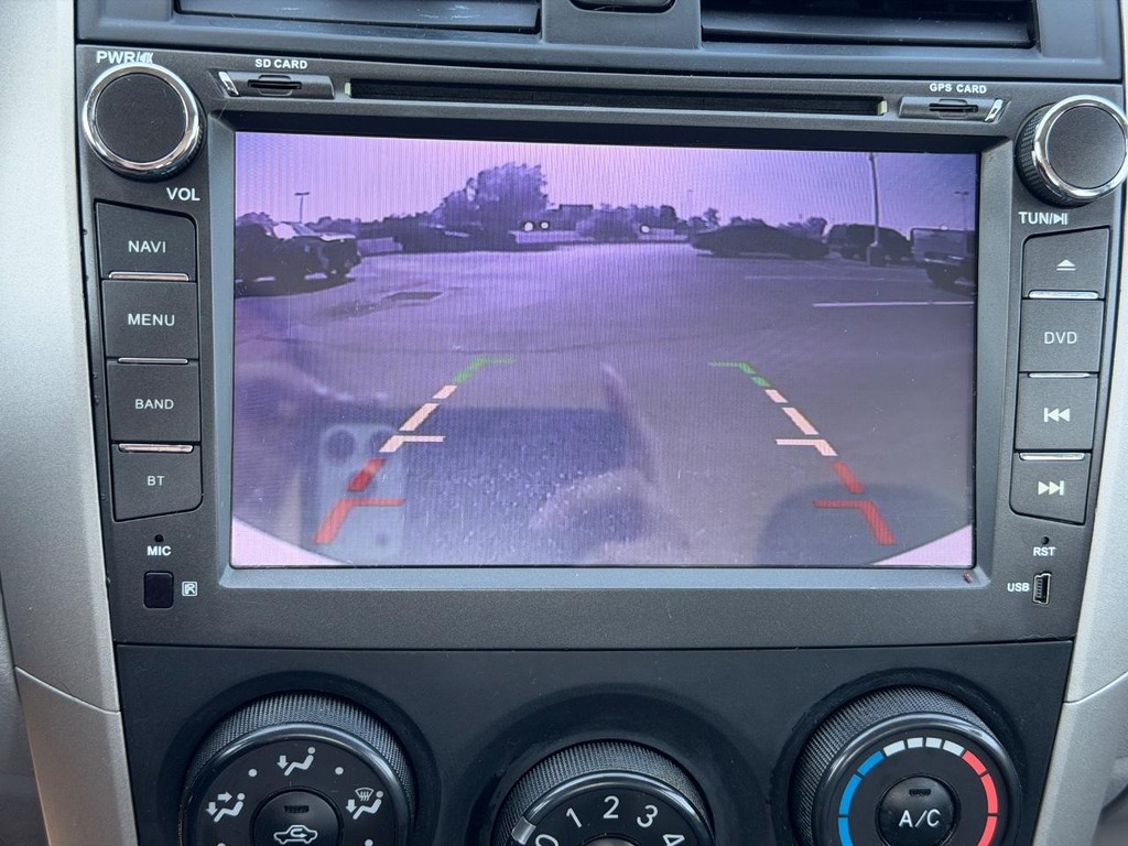 Toyota Corolla Vehicle Full-screen Gallery Image 18