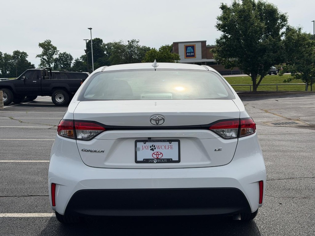 Toyota Corolla Vehicle Full-screen Gallery Image 04