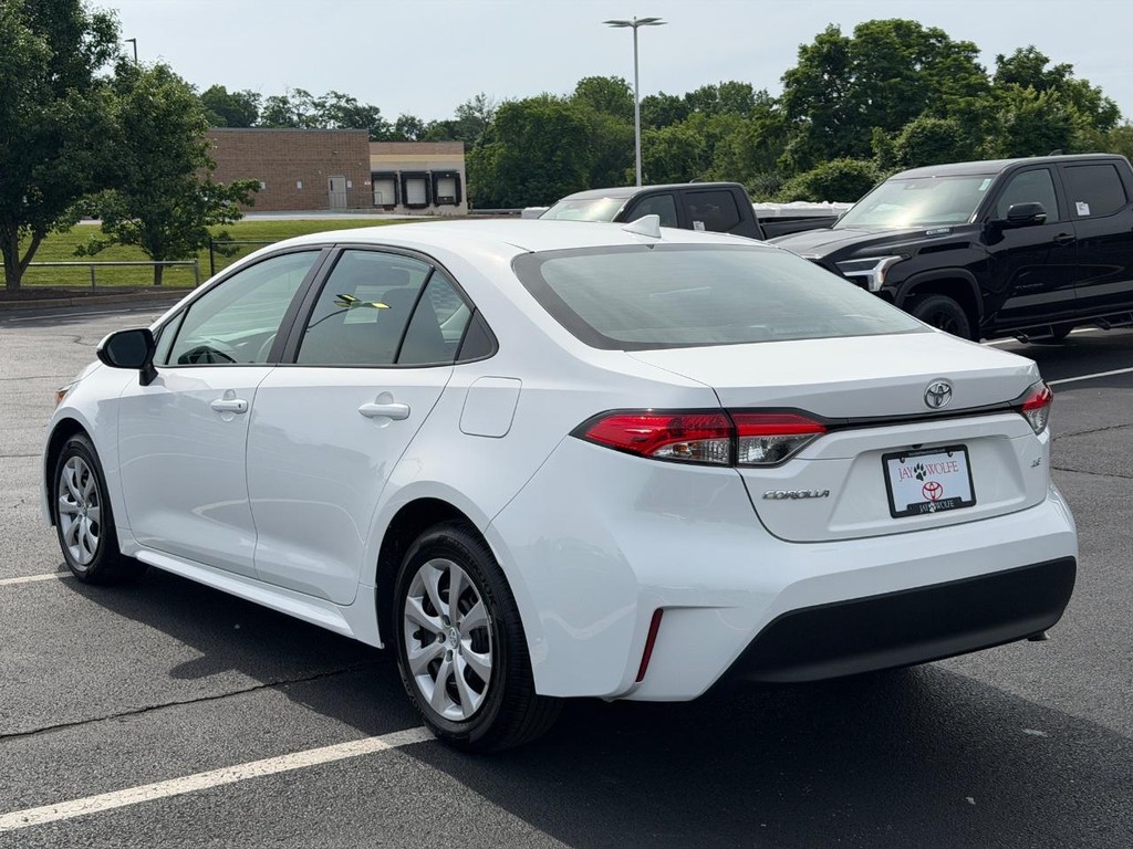 Toyota Corolla Vehicle Full-screen Gallery Image 05