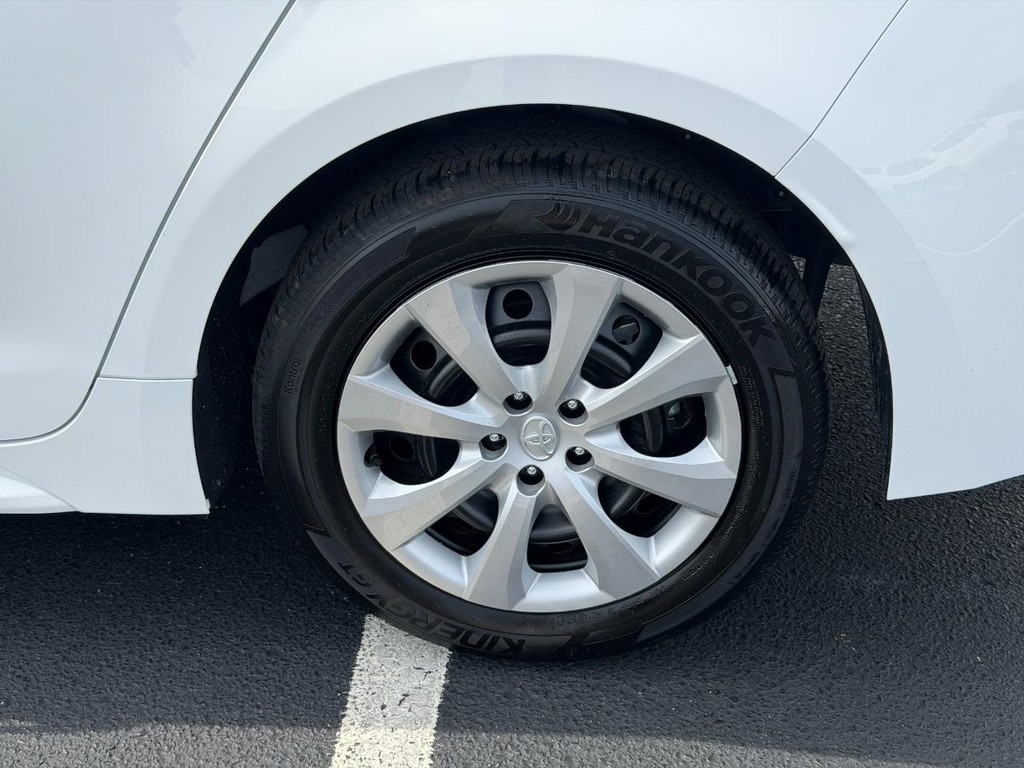 Toyota Corolla Vehicle Full-screen Gallery Image 06