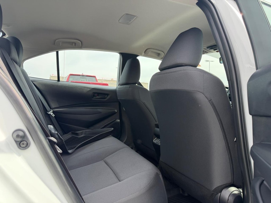 Toyota Corolla Vehicle Full-screen Gallery Image 09