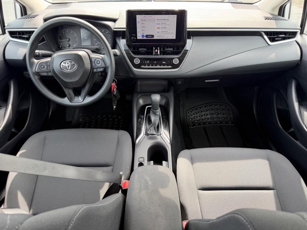 Toyota Corolla Vehicle Full-screen Gallery Image 10