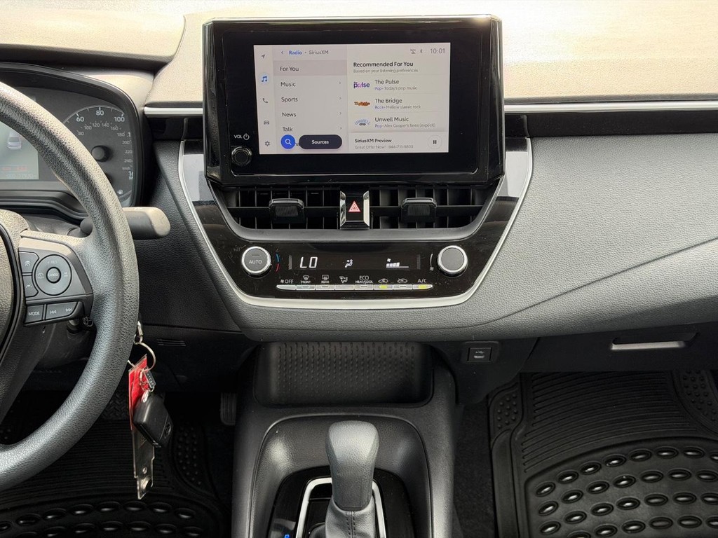 Toyota Corolla Vehicle Full-screen Gallery Image 12