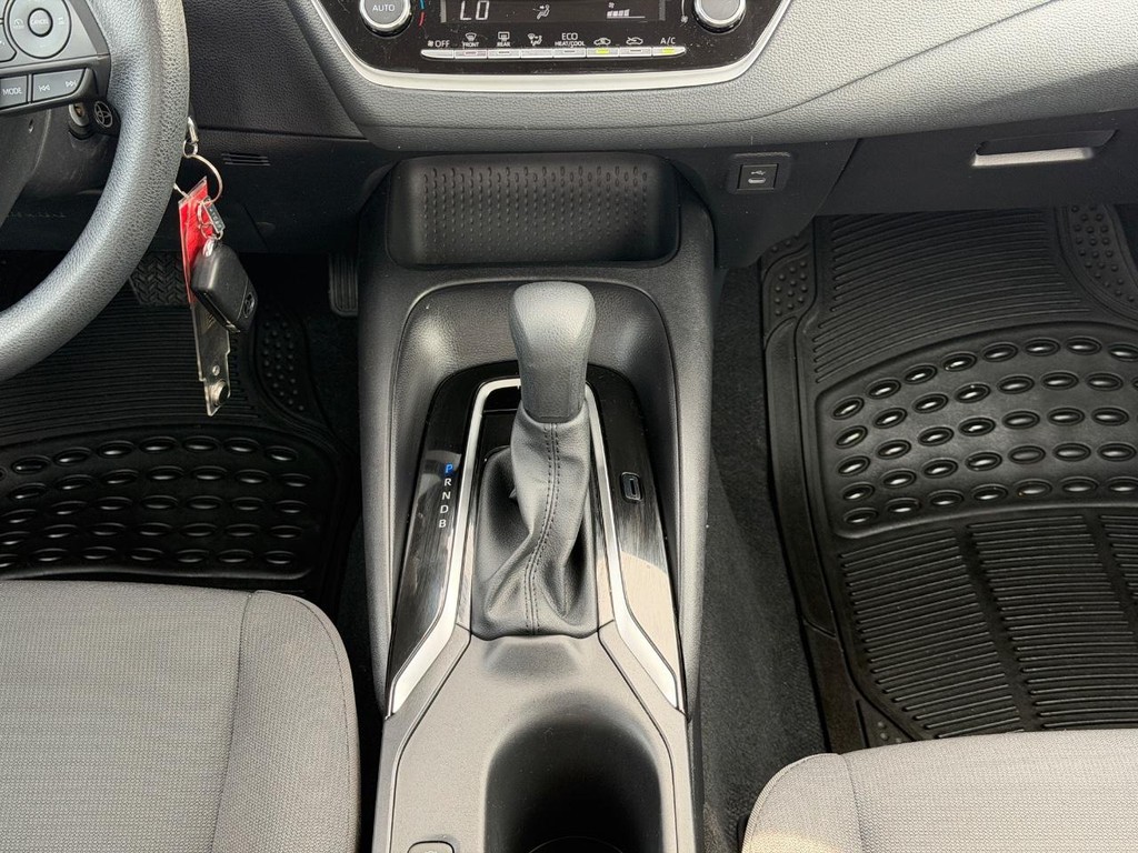 Toyota Corolla Vehicle Full-screen Gallery Image 13
