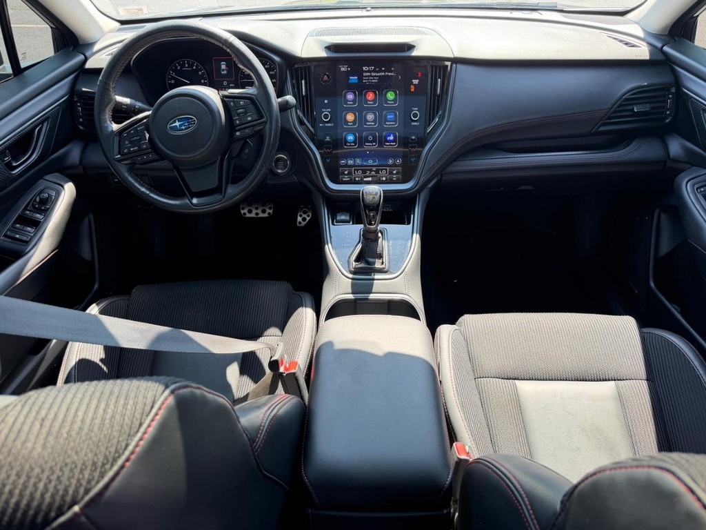 Subaru Legacy Vehicle Full-screen Gallery Image 11
