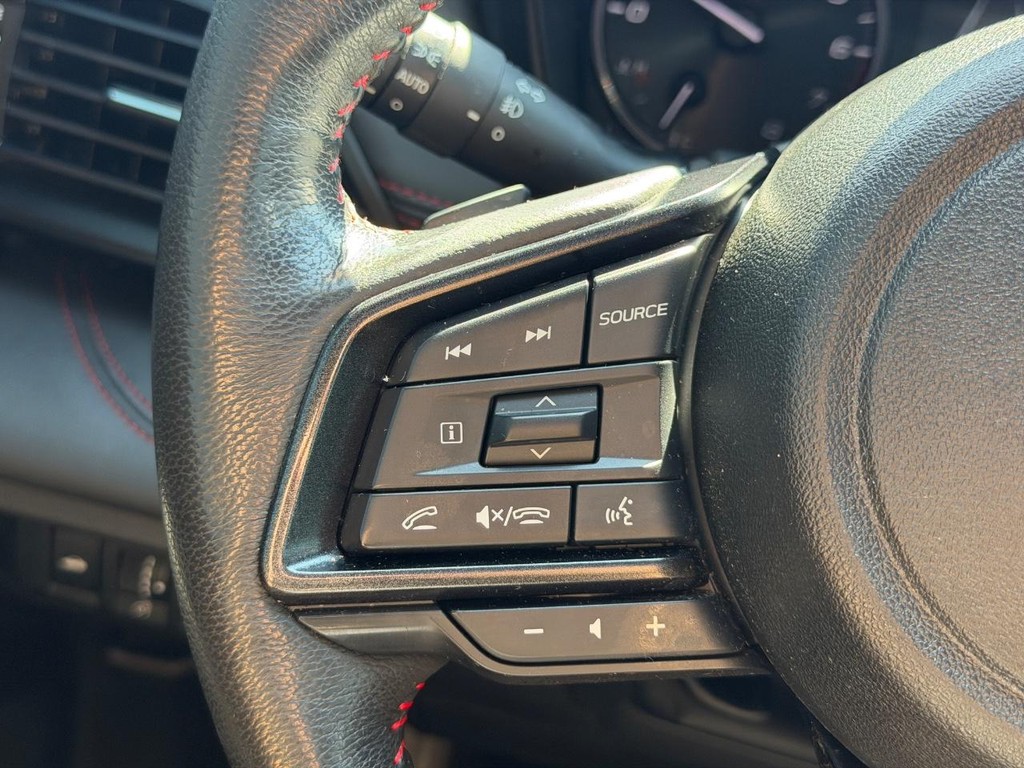 Subaru Legacy Vehicle Full-screen Gallery Image 17