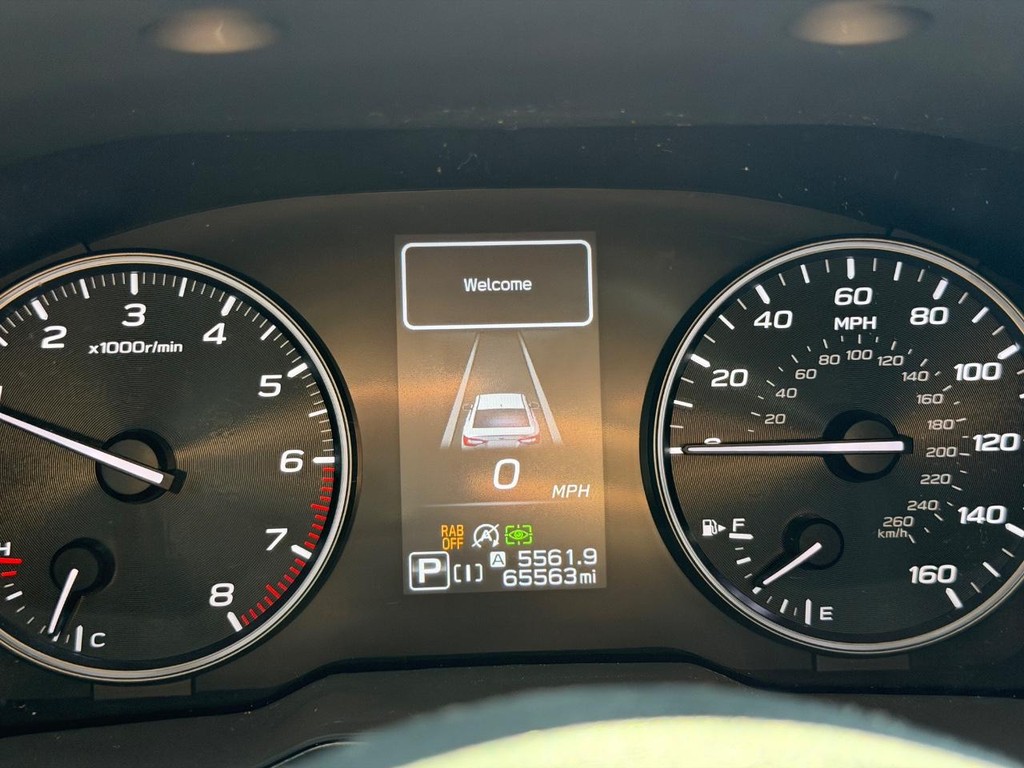 Subaru Legacy Vehicle Full-screen Gallery Image 19