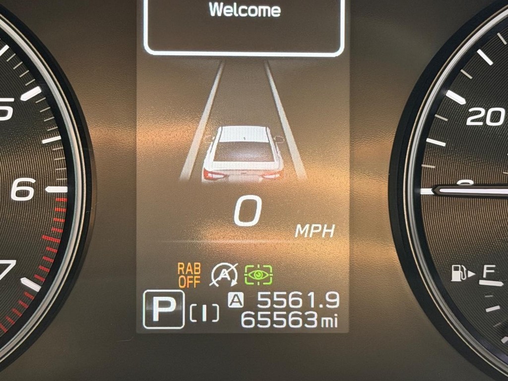 Subaru Legacy Vehicle Full-screen Gallery Image 20