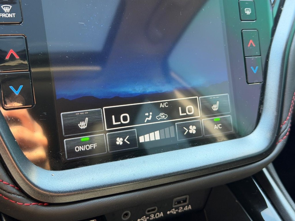 Subaru Legacy Vehicle Full-screen Gallery Image 22