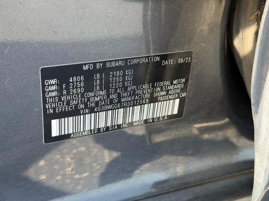 Subaru Legacy Vehicle Full-screen Gallery Image 24