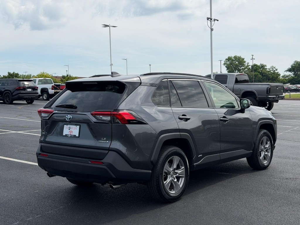 Toyota RAV4 Vehicle Full-screen Gallery Image 03