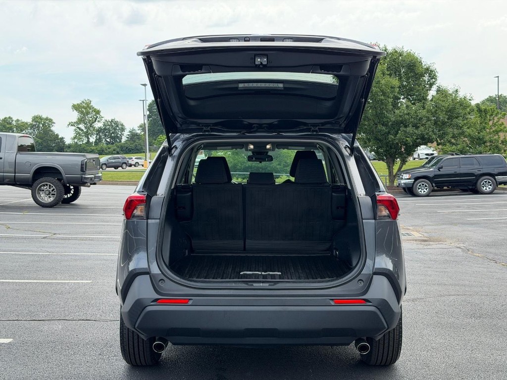 Toyota RAV4 Vehicle Full-screen Gallery Image 04