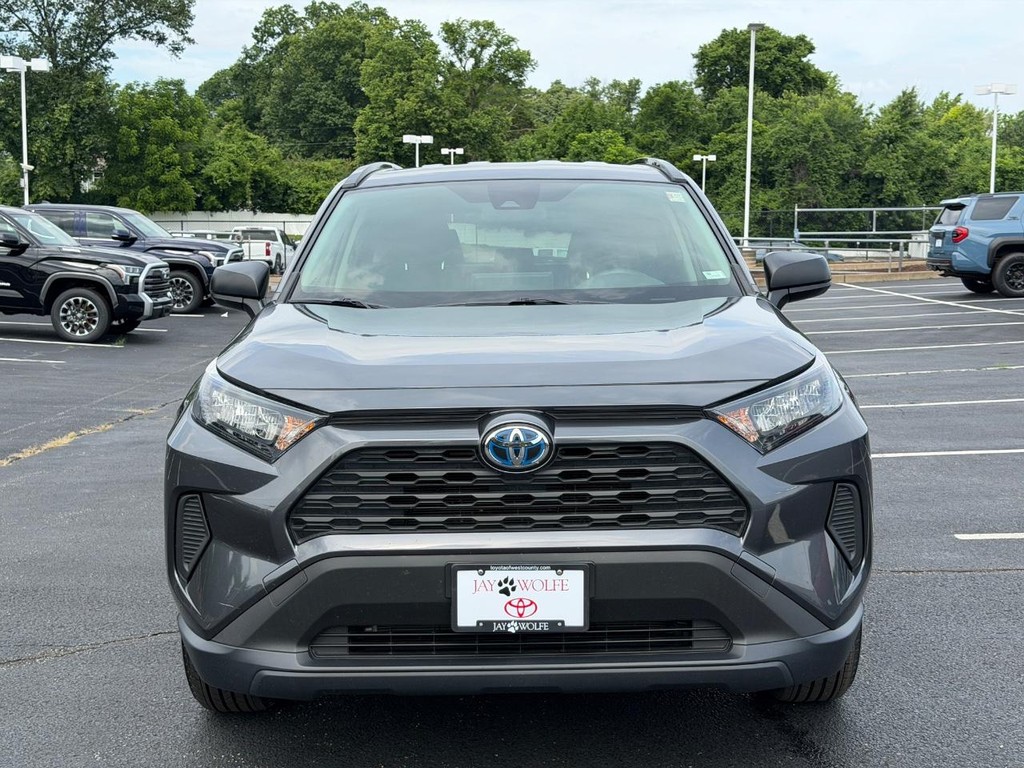 Toyota RAV4 Vehicle Full-screen Gallery Image 09