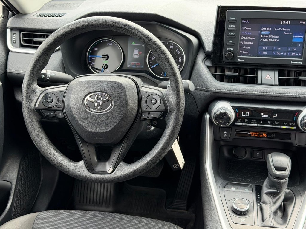 Toyota RAV4 Vehicle Full-screen Gallery Image 12