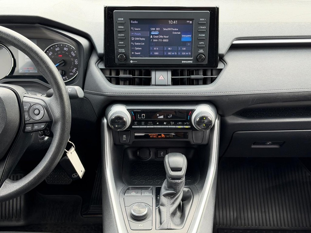 Toyota RAV4 Vehicle Full-screen Gallery Image 13