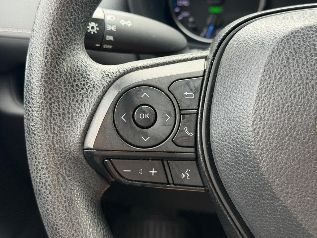 Toyota RAV4 Vehicle Full-screen Gallery Image 16