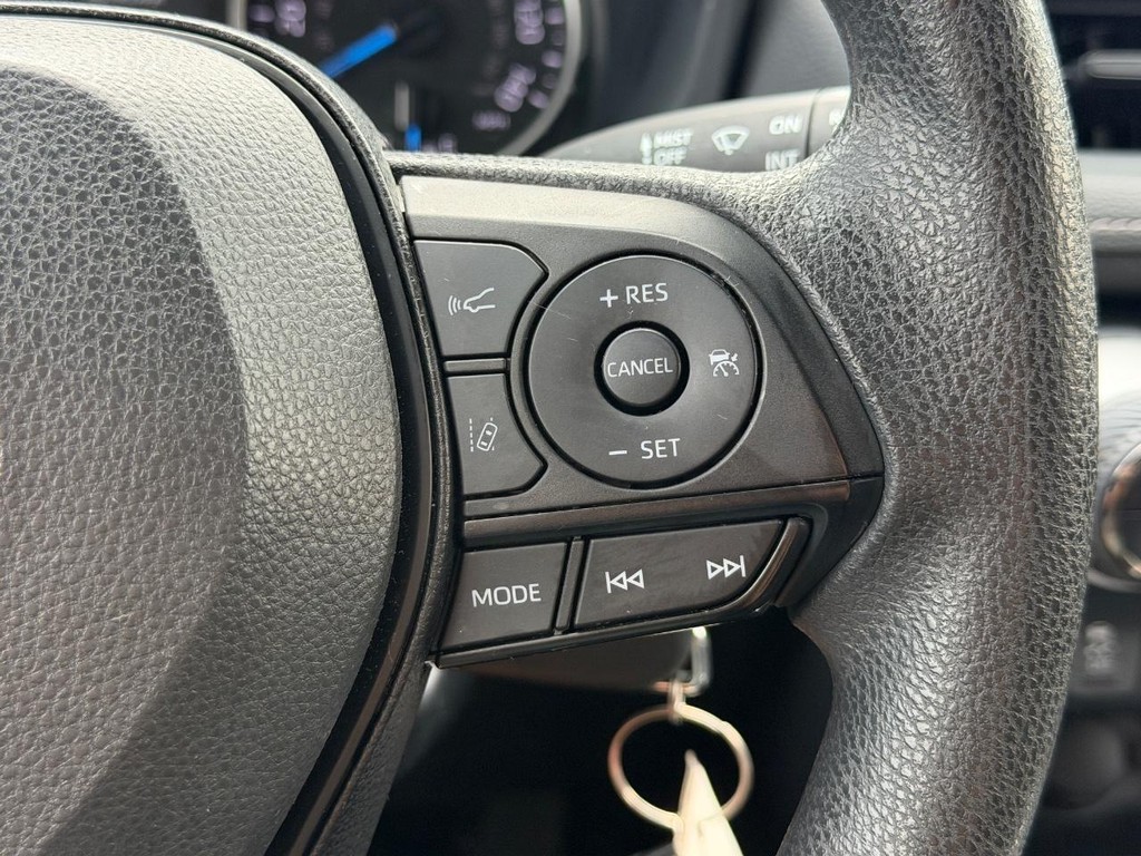 Toyota RAV4 Vehicle Full-screen Gallery Image 17