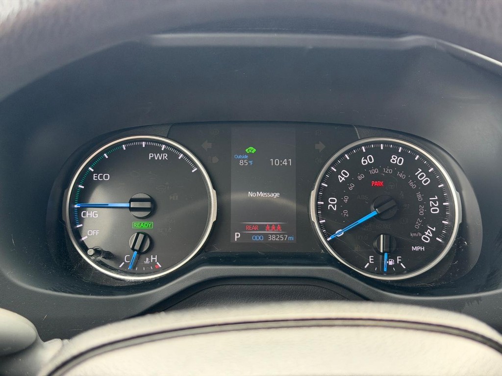 Toyota RAV4 Vehicle Full-screen Gallery Image 18